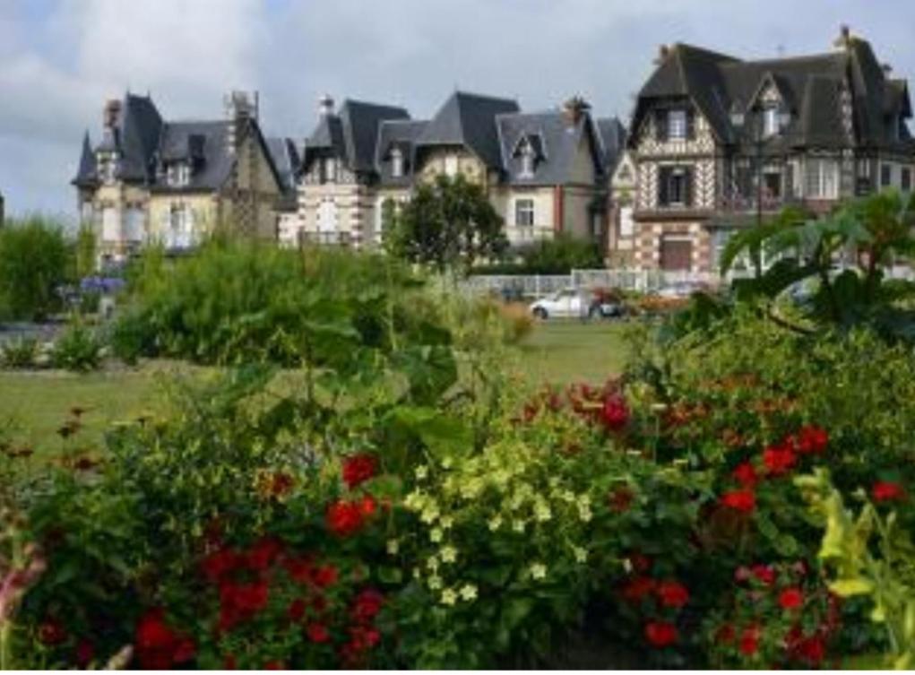 Cosy Appartement Dans Une Villa Avec Piscine, Proche Du Centre Et De La Mer Кабур Екстер'єр фото